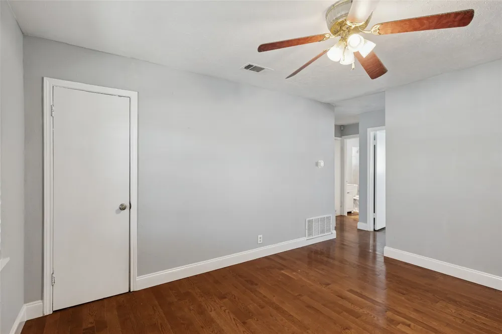 1304 E Lovers Lane Arlington, TX 76010