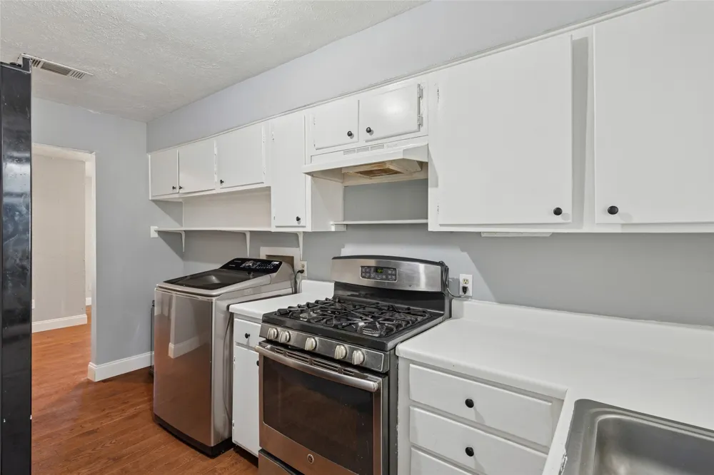 1304 E Lovers Lane Arlington, TX 76010