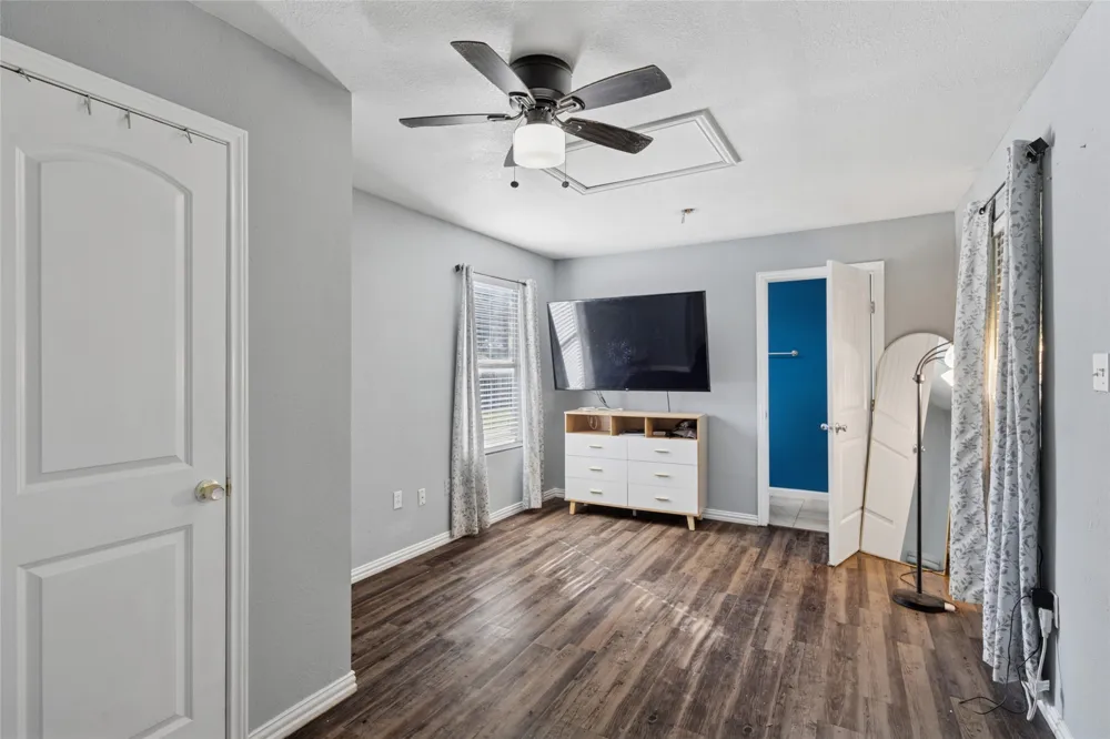 1304 E Lovers Lane Arlington, TX 76010
