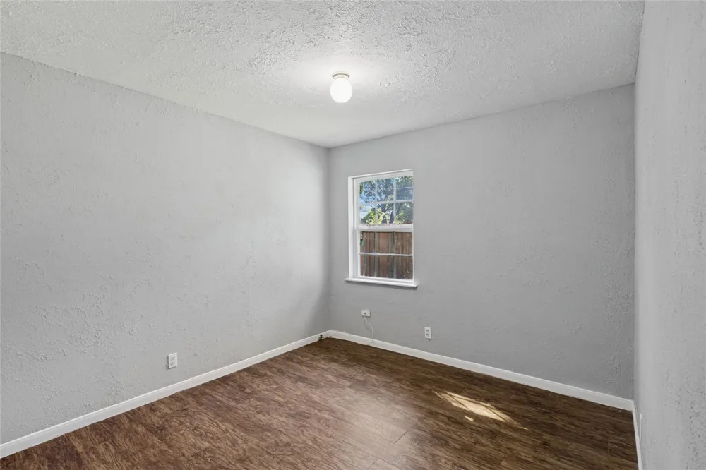 1304 E Lovers Lane Arlington, TX 76010