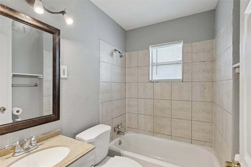 1304 E Lovers Lane Arlington, TX 76010