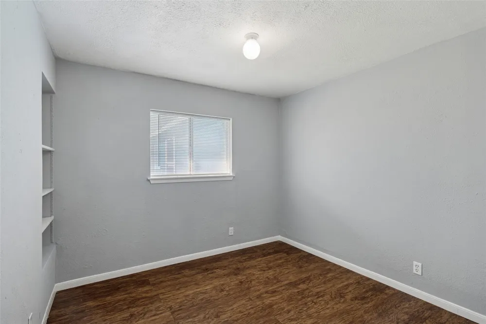 1304 E Lovers Lane Arlington, TX 76010