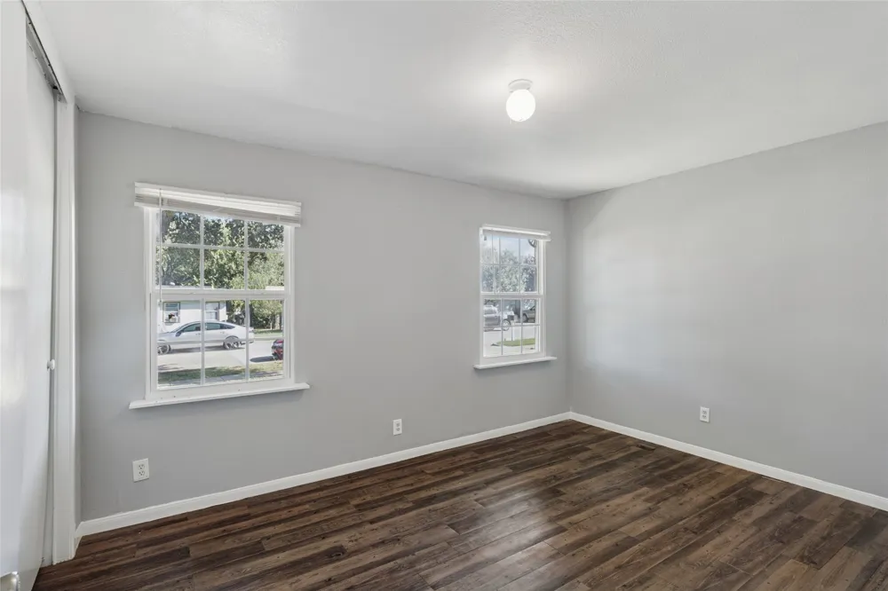 1304 E Lovers Lane Arlington, TX 76010