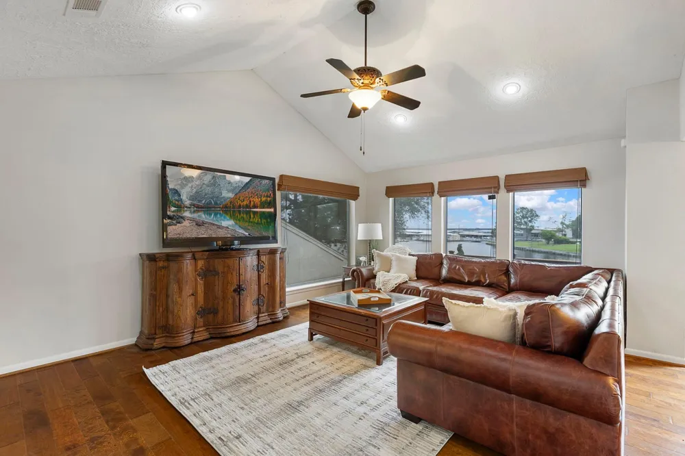 3930 Knollcrest Drive Montgomery, TX 77356