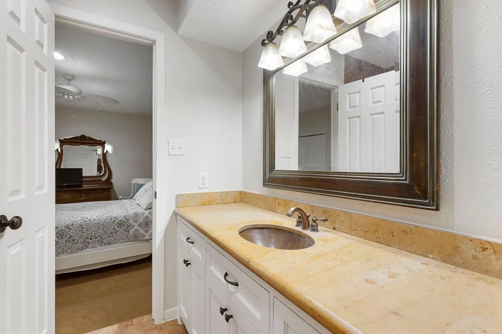 3930 Knollcrest Drive Montgomery, TX 77356