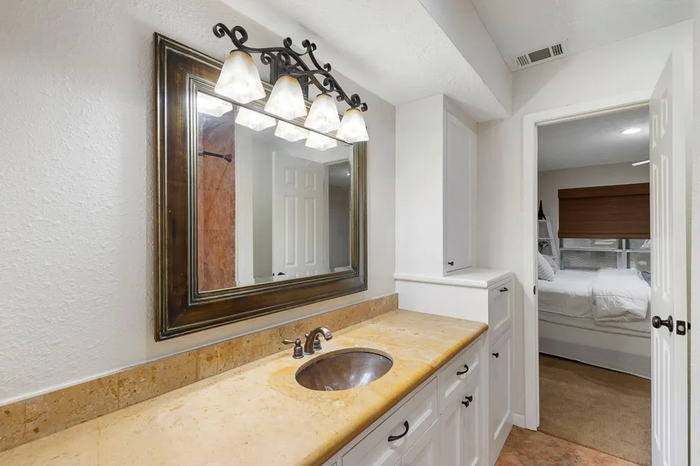 3930 Knollcrest Drive Montgomery, TX 77356