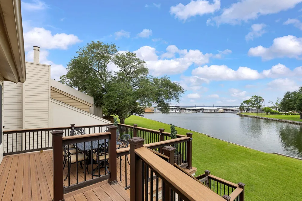 3930 Knollcrest Drive Montgomery, TX 77356
