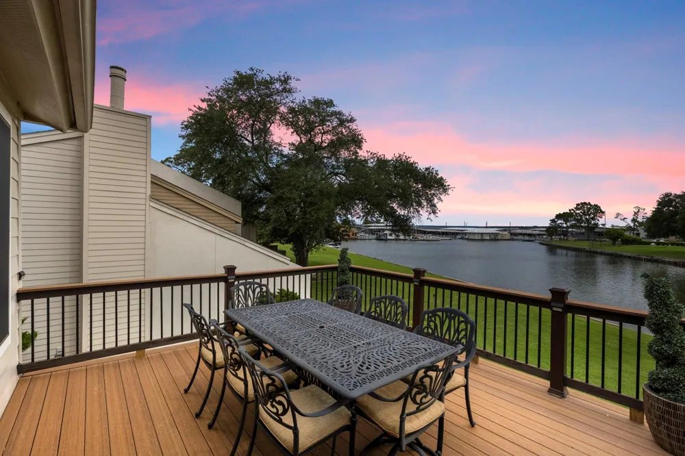 3930 Knollcrest Drive Montgomery, TX 77356