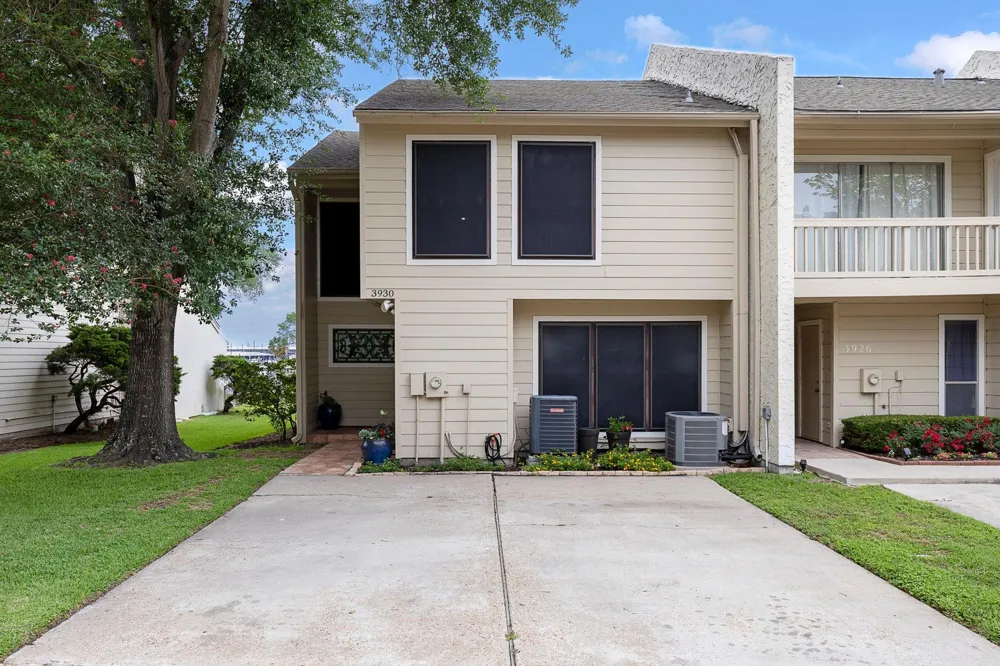 3930 Knollcrest Drive Montgomery, TX 77356