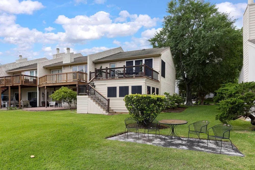 3930 Knollcrest Drive Montgomery, TX 77356