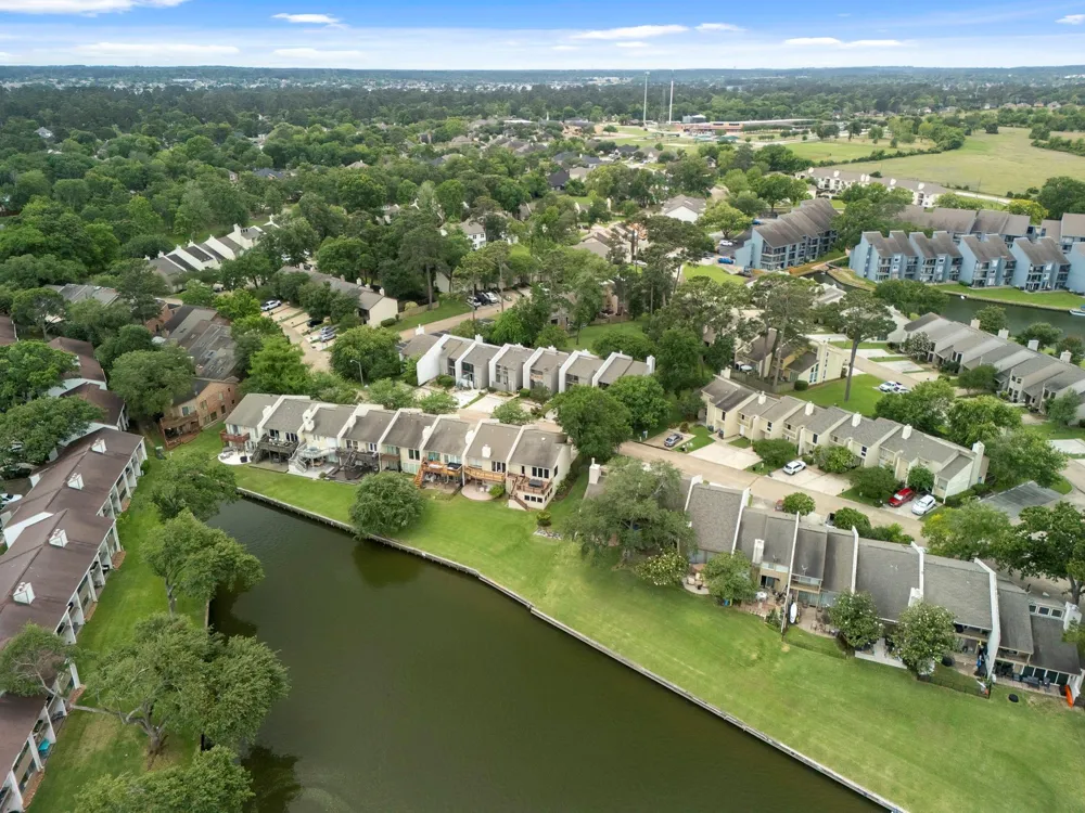 3930 Knollcrest Drive Montgomery, TX 77356
