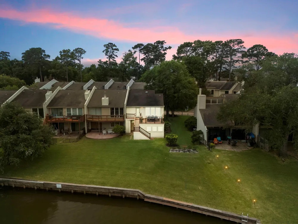 3930 Knollcrest Drive Montgomery, TX 77356