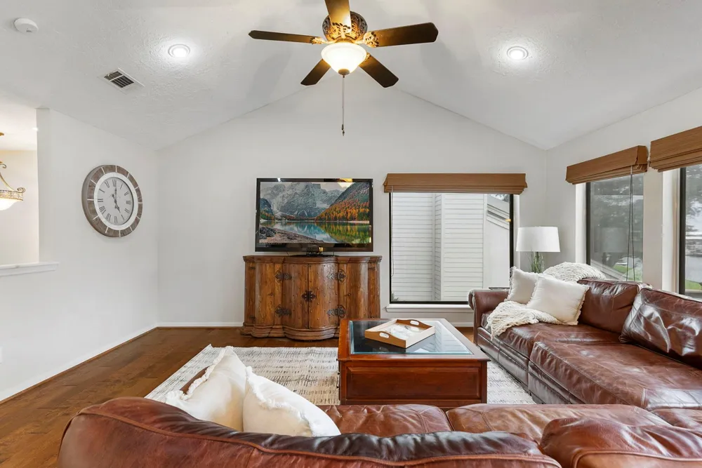 3930 Knollcrest Drive Montgomery, TX 77356