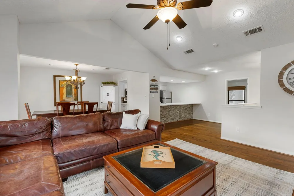 3930 Knollcrest Drive Montgomery, TX 77356