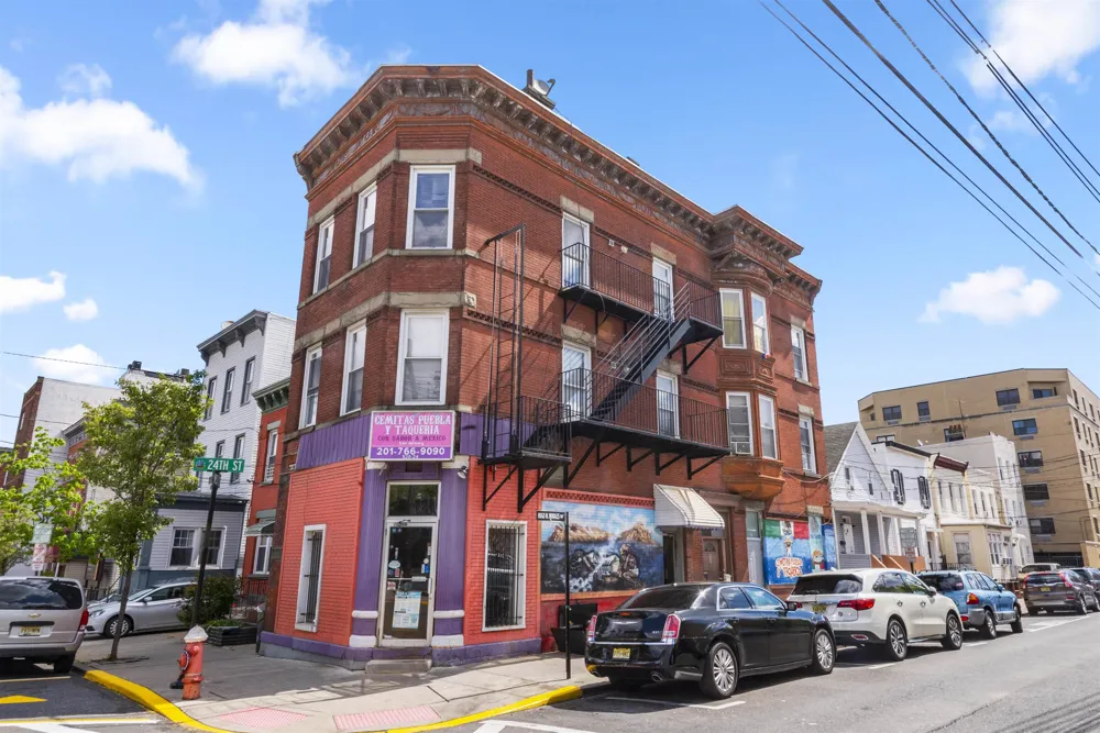 522 23RD ST Union City, NJ 07087