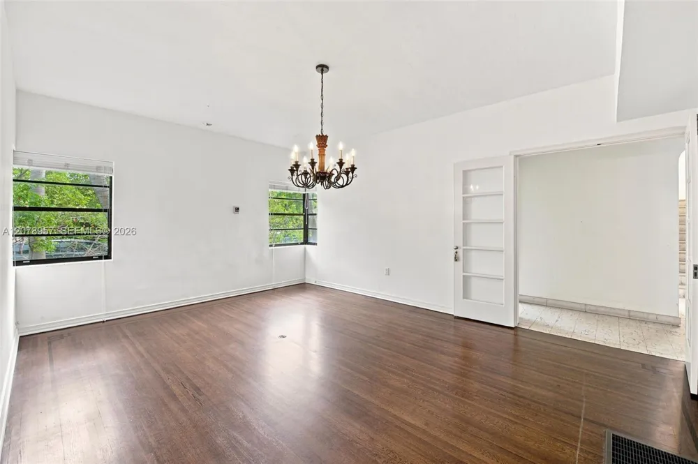 5680 Pine Tree Dr Miami Beach, FL 33140