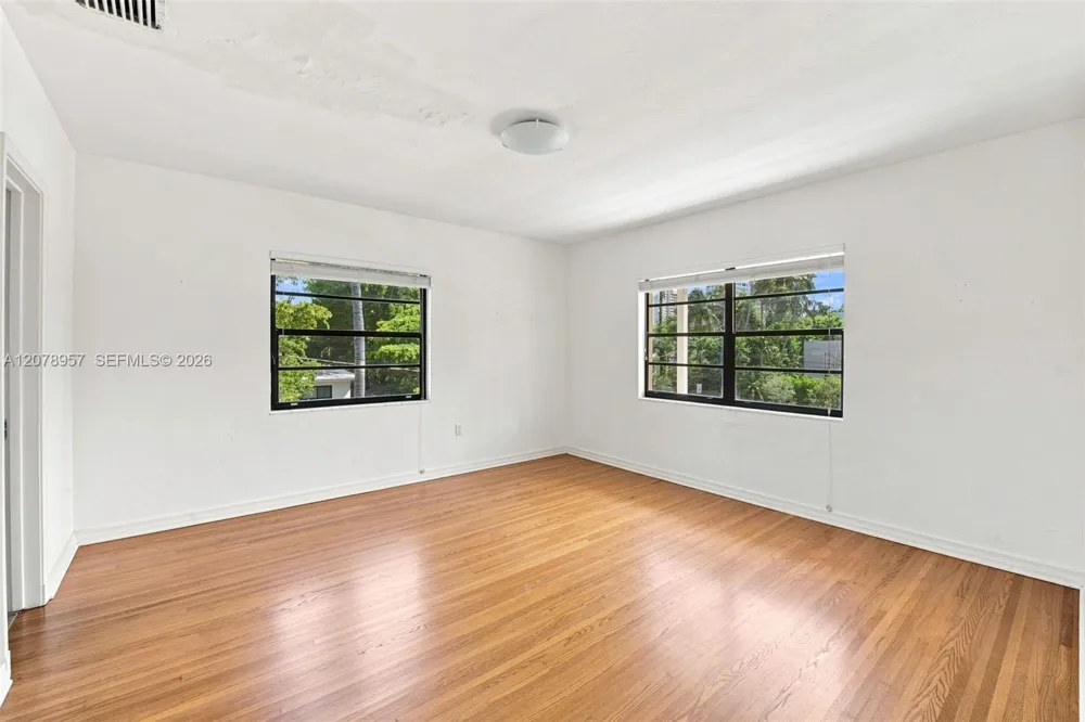 5680 Pine Tree Dr Miami Beach, FL 33140