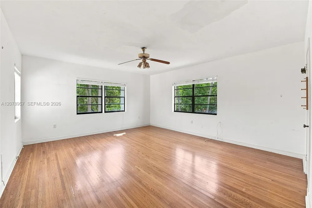 5680 Pine Tree Dr Miami Beach, FL 33140