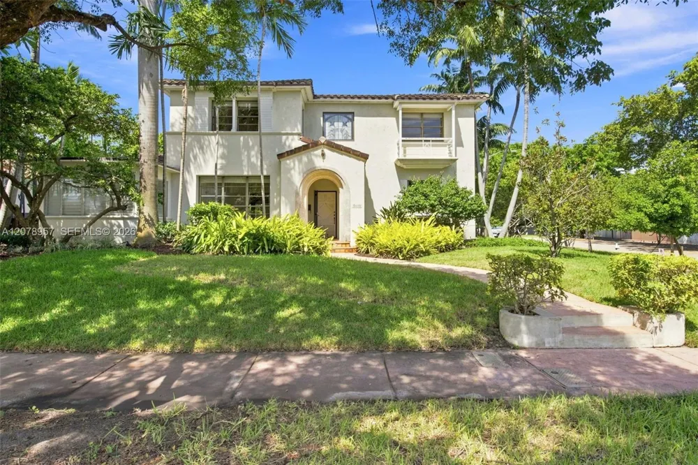 5680 Pine Tree Dr Miami Beach, FL 33140