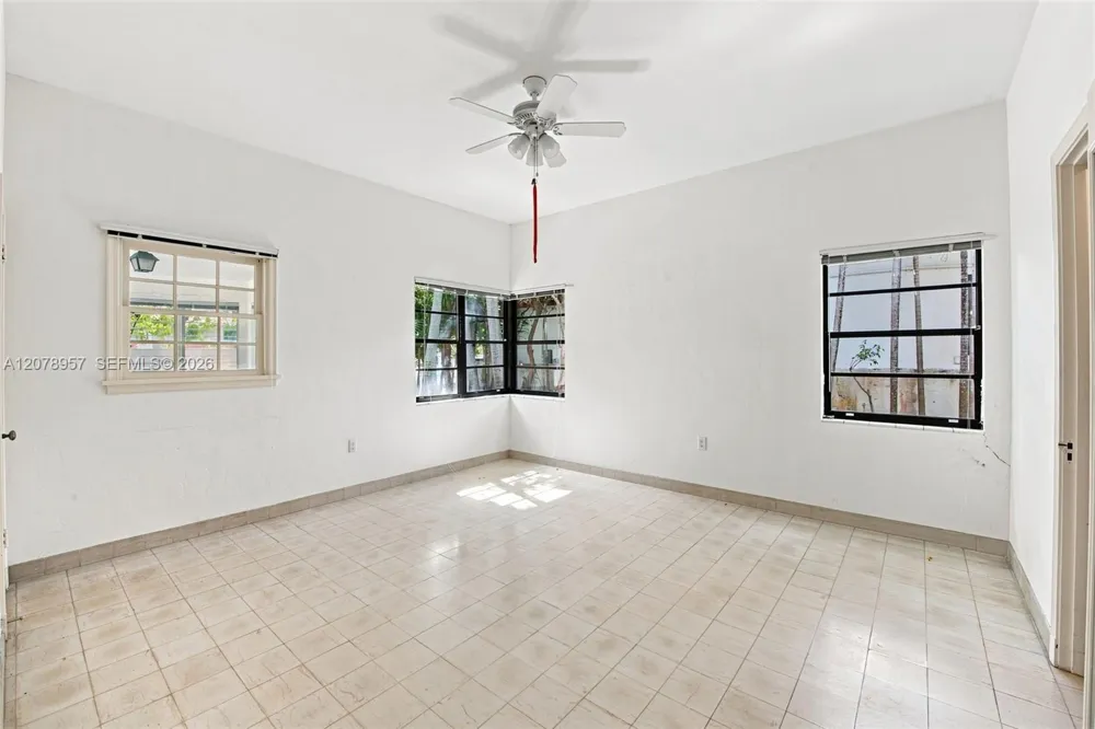 5680 Pine Tree Dr Miami Beach, FL 33140