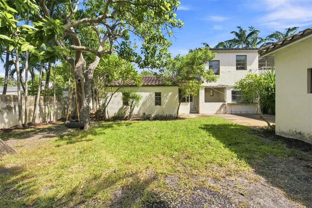 5680 Pine Tree Dr Miami Beach, FL 33140
