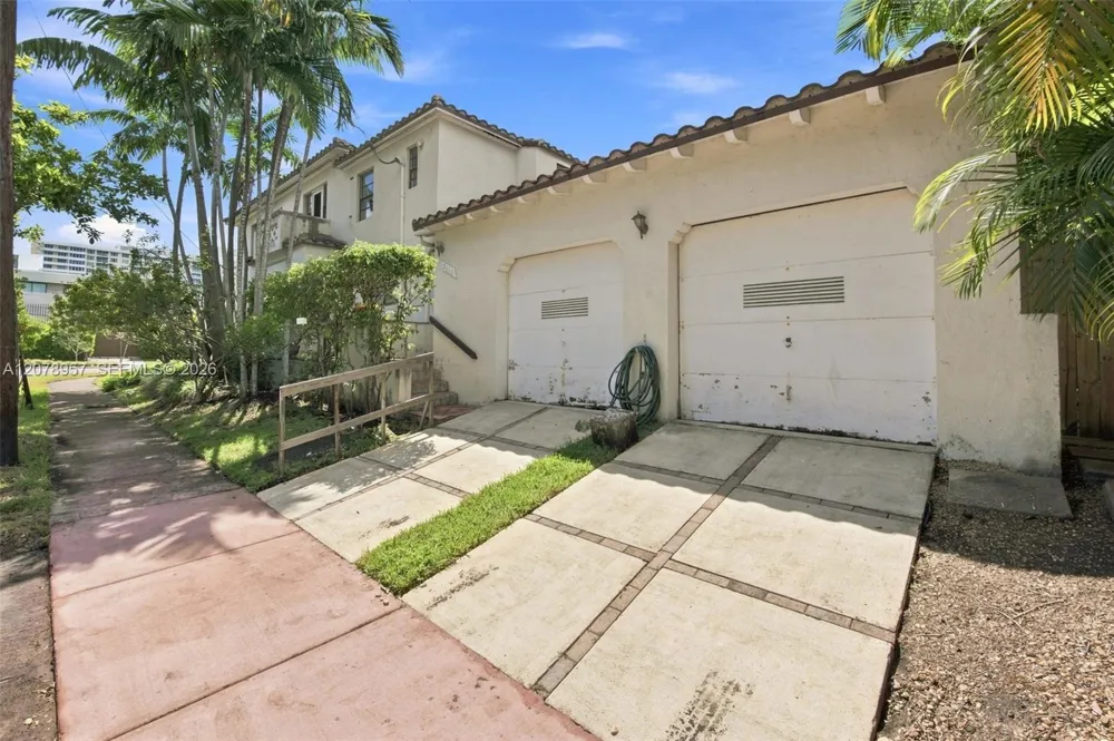 5680 Pine Tree Dr Miami Beach, FL 33140