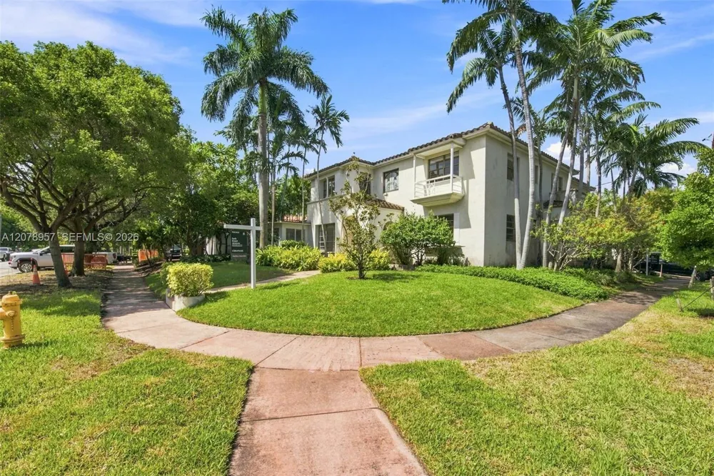5680 Pine Tree Dr Miami Beach, FL 33140