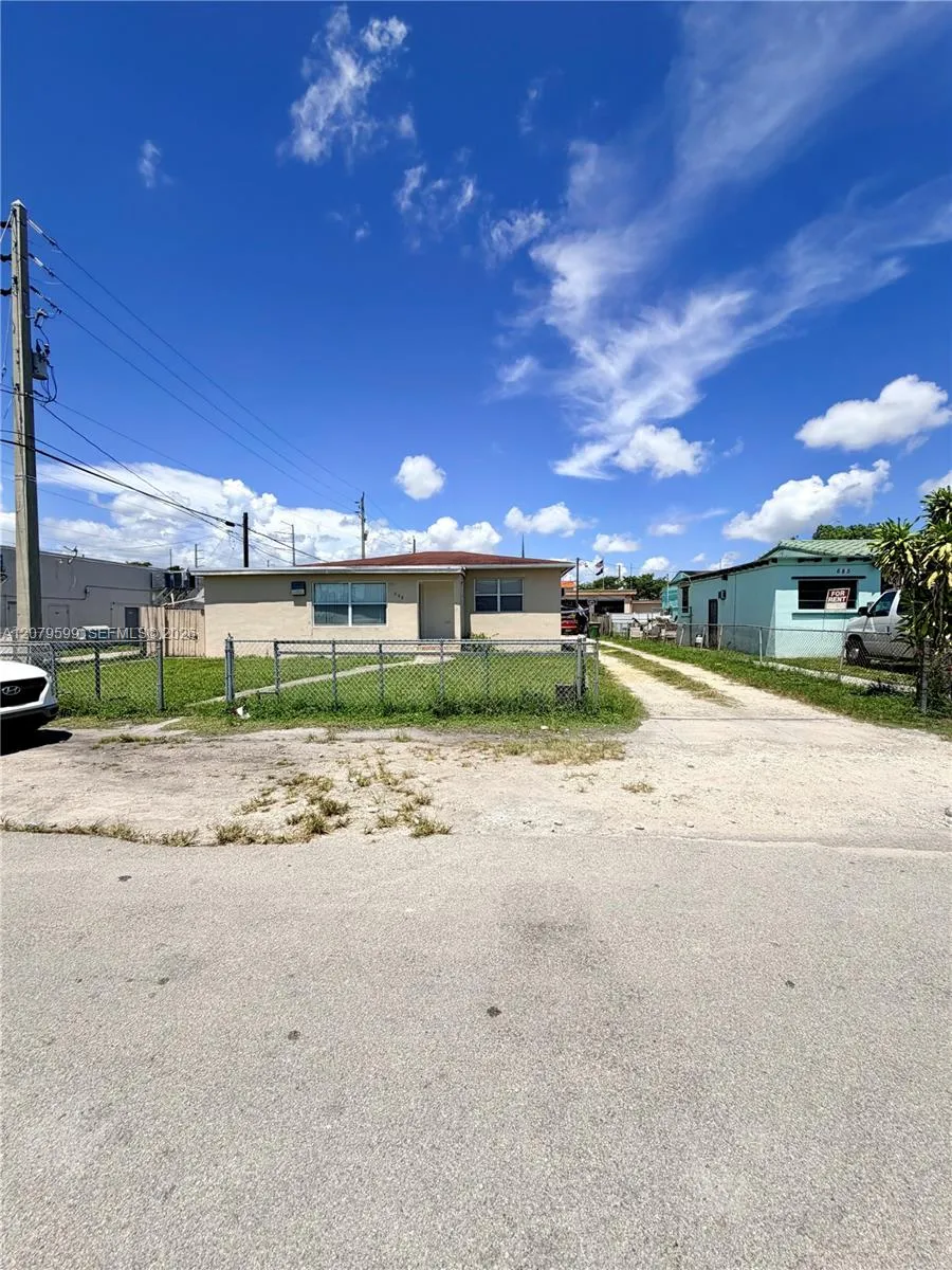 695 NW 130th St North Miami, FL 33168
