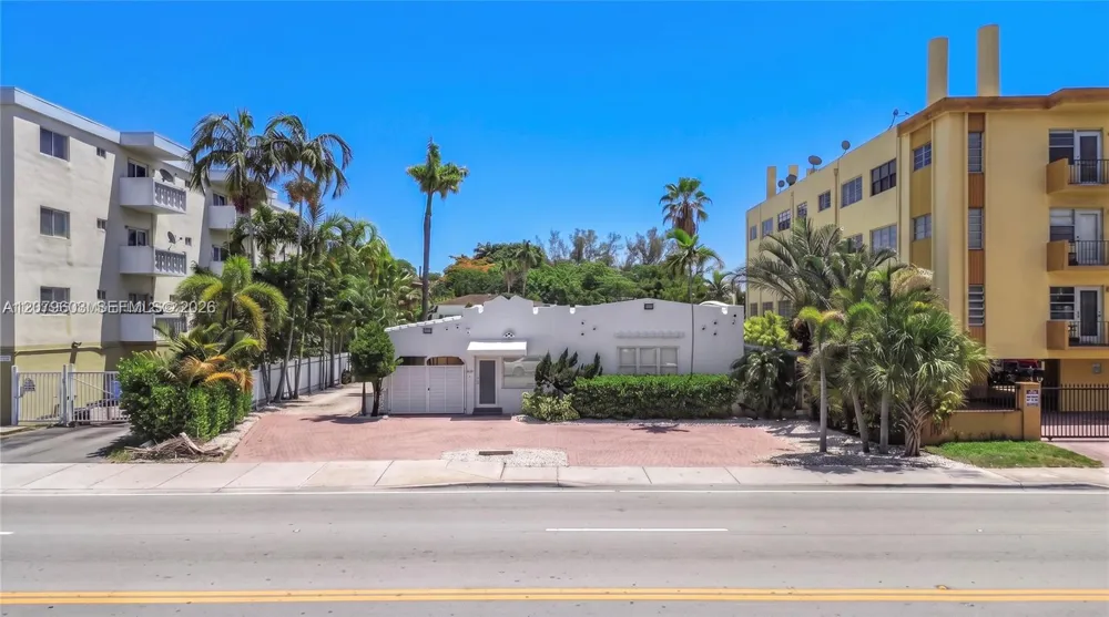 340 NE 125th St North Miami, FL 33161