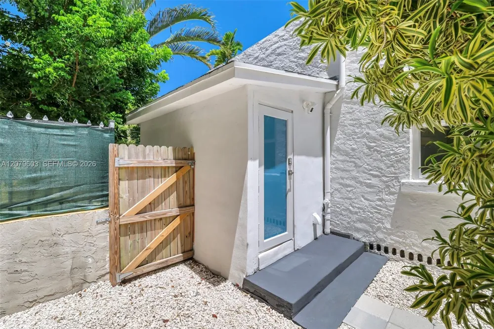 340 NE 125th St North Miami, FL 33161