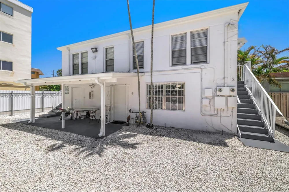 340 NE 125th St North Miami, FL 33161
