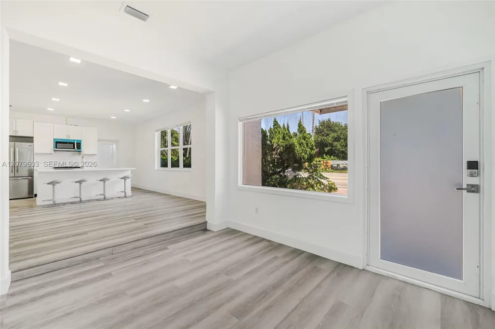 340 NE 125th St North Miami, FL 33161