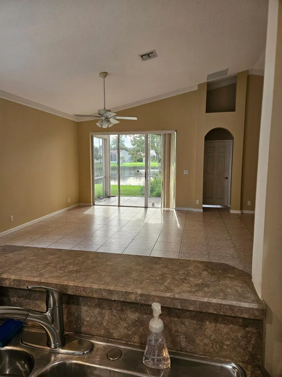 394 NW BREEZY POINT LOOP Port St. Lucie, FL 34986