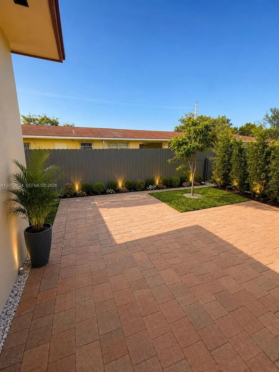 8880 SW 25th St #8880 Miami, FL 33165