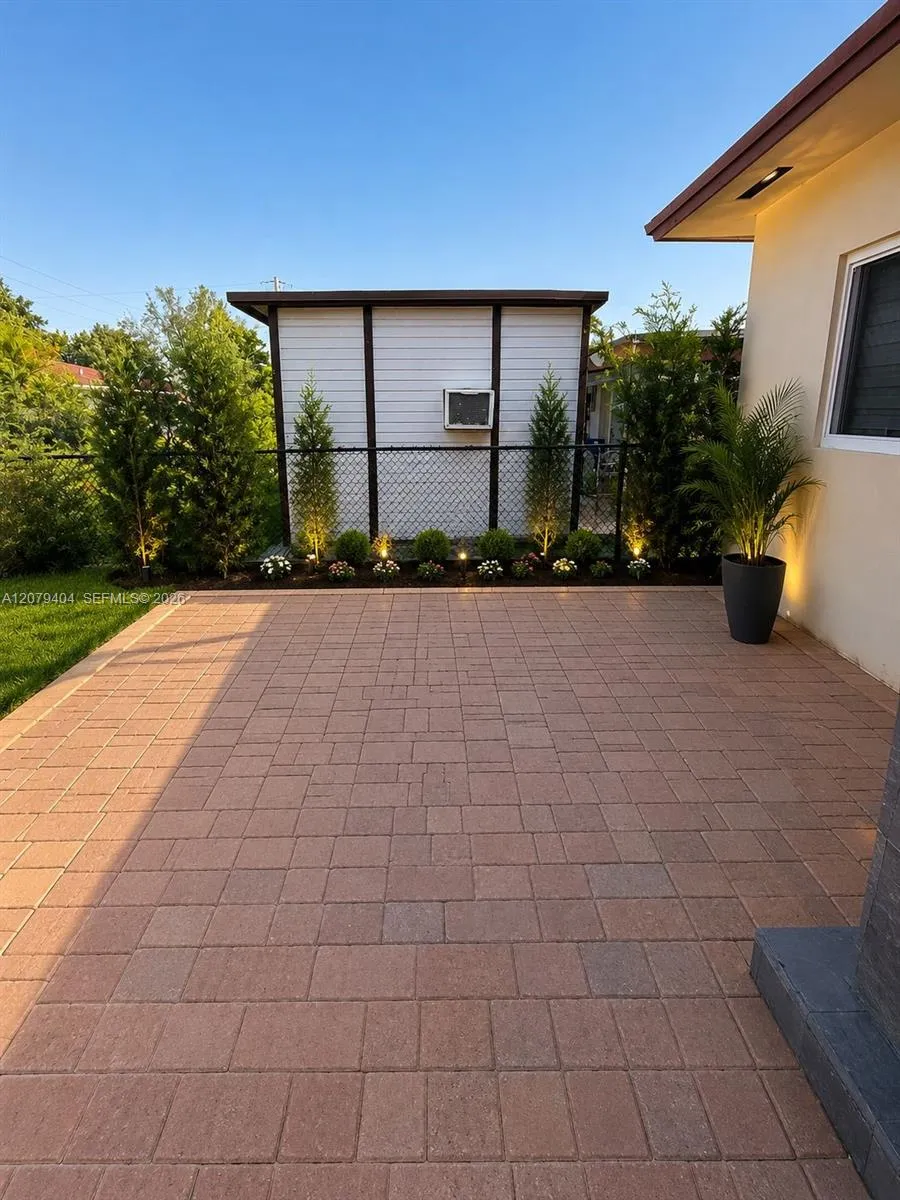 8880 SW 25th St #8880 Miami, FL 33165