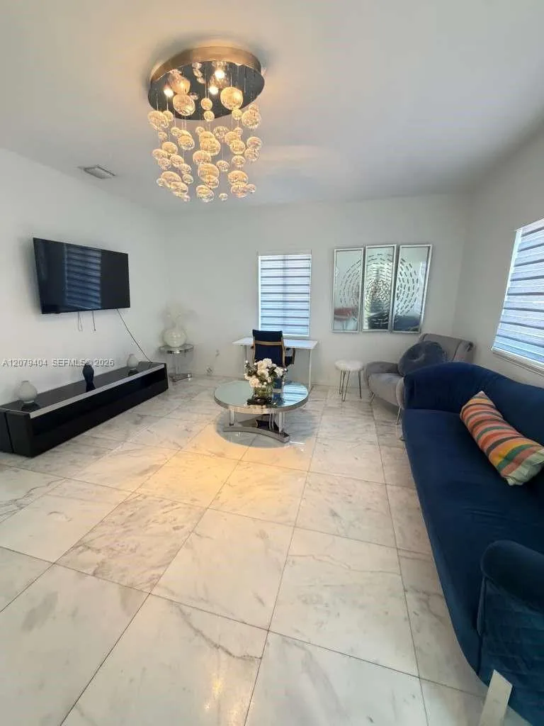 8880 SW 25th St #8880 Miami, FL 33165