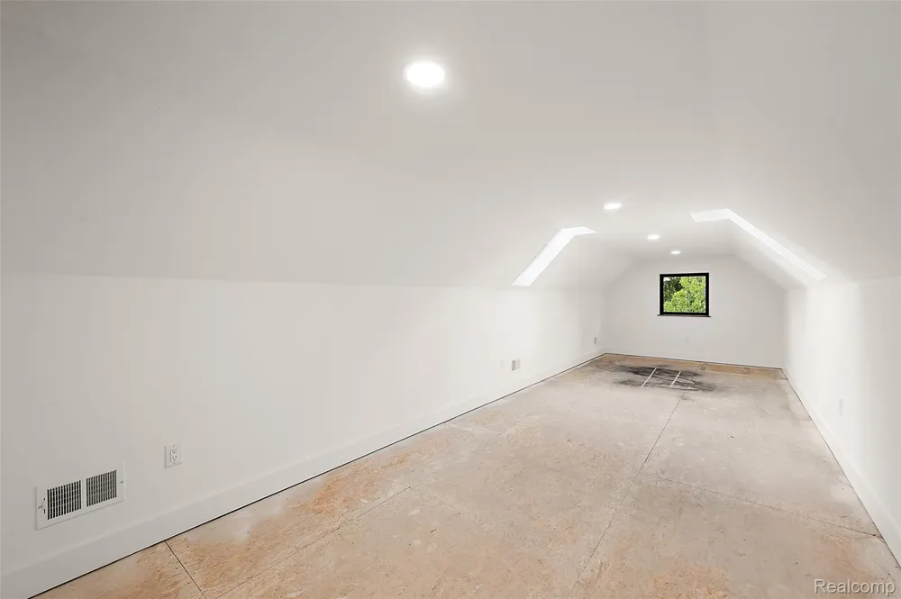 1845 Humphrey Avenue Birmingham City, MI 48009