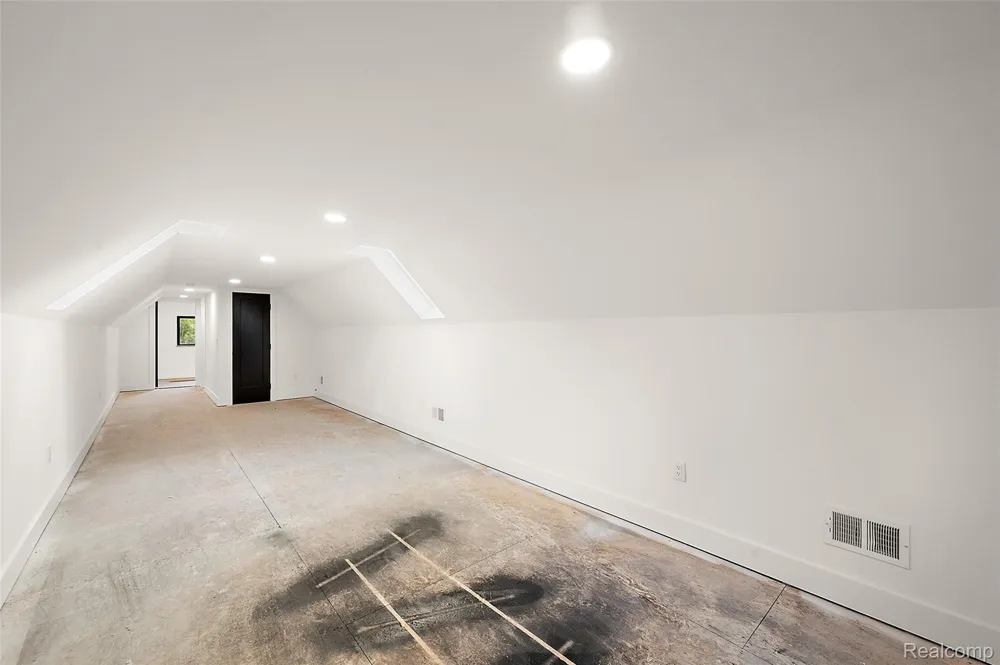 1845 Humphrey Avenue Birmingham City, MI 48009