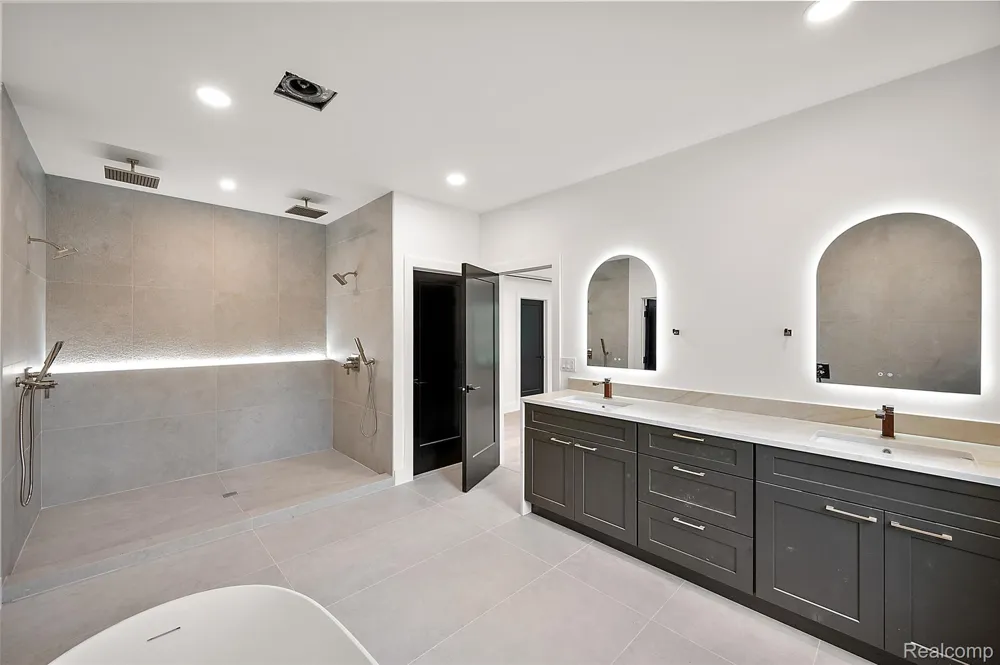 1845 Humphrey Avenue Birmingham City, MI 48009