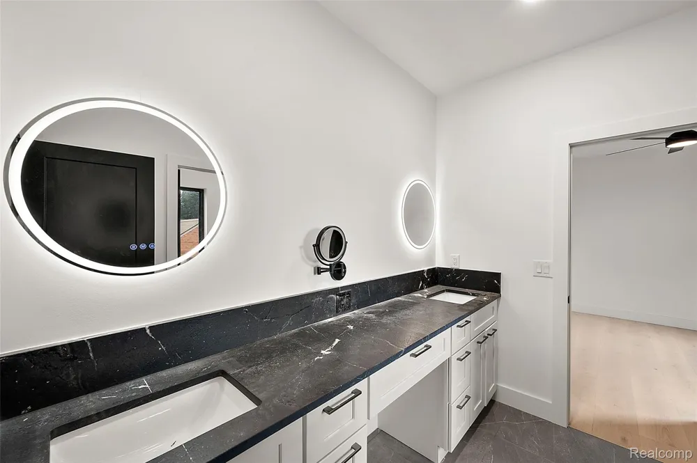 1845 Humphrey Avenue Birmingham City, MI 48009