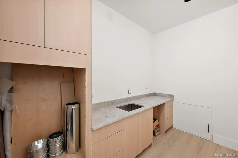 1845 Humphrey Avenue Birmingham City, MI 48009