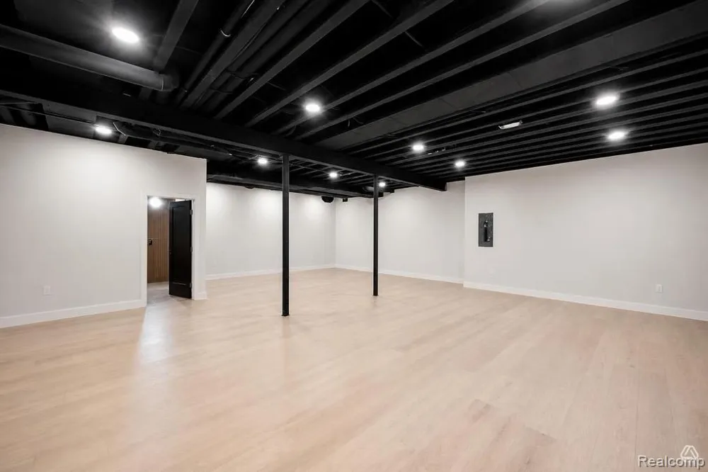 1845 Humphrey Avenue Birmingham City, MI 48009