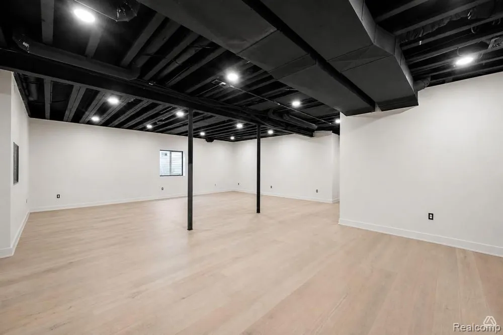 1845 Humphrey Avenue Birmingham City, MI 48009