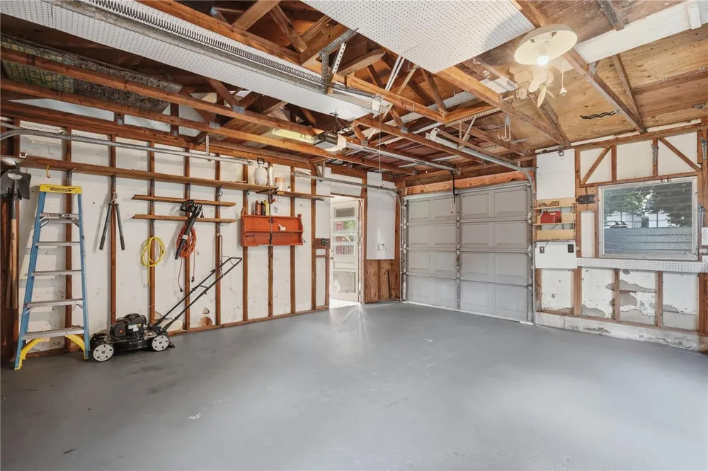 4921 E REGNAS AVENUE Tampa, FL 33617