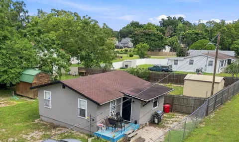 320 W SADLER AVENUE