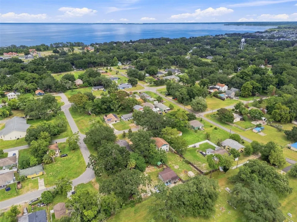 320 W SADLER AVENUE Oakland, FL 34760