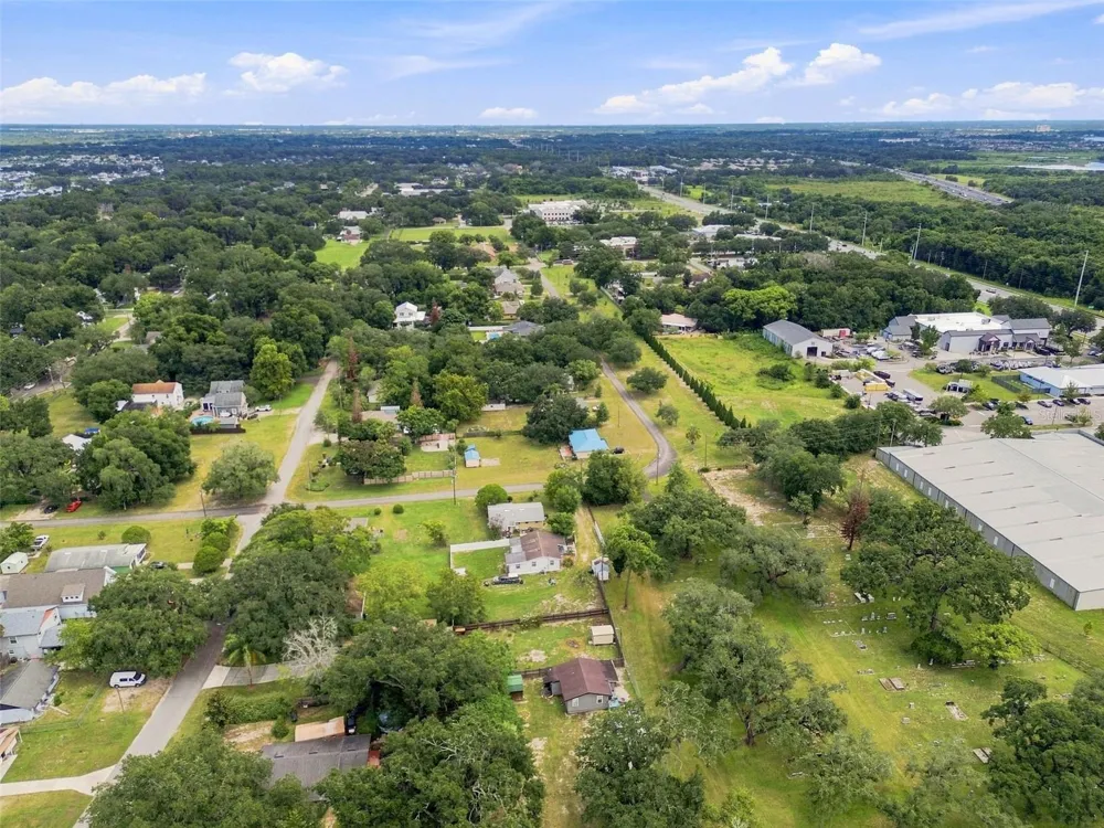 320 W SADLER AVENUE Oakland, FL 34760