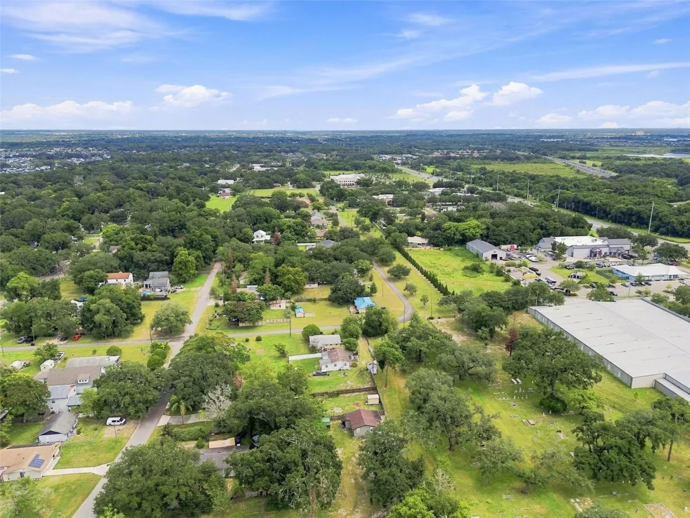 320 W SADLER AVENUE Oakland, FL 34760
