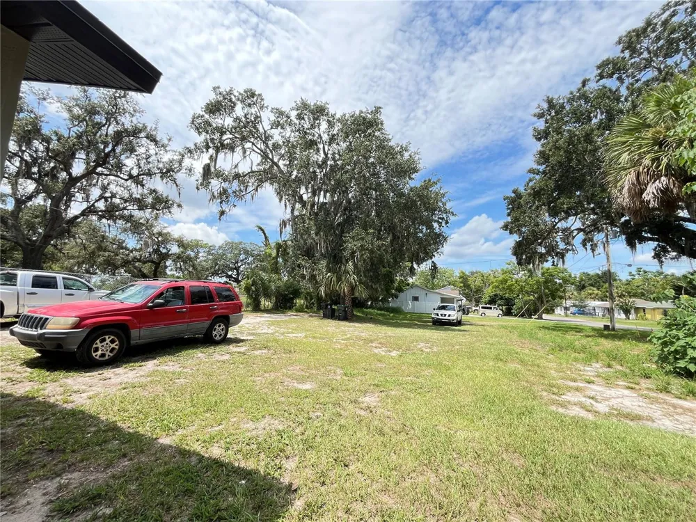 320 W SADLER AVENUE Oakland, FL 34760