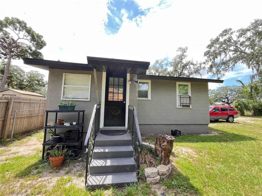 320 W SADLER AVENUE Oakland, FL 34760